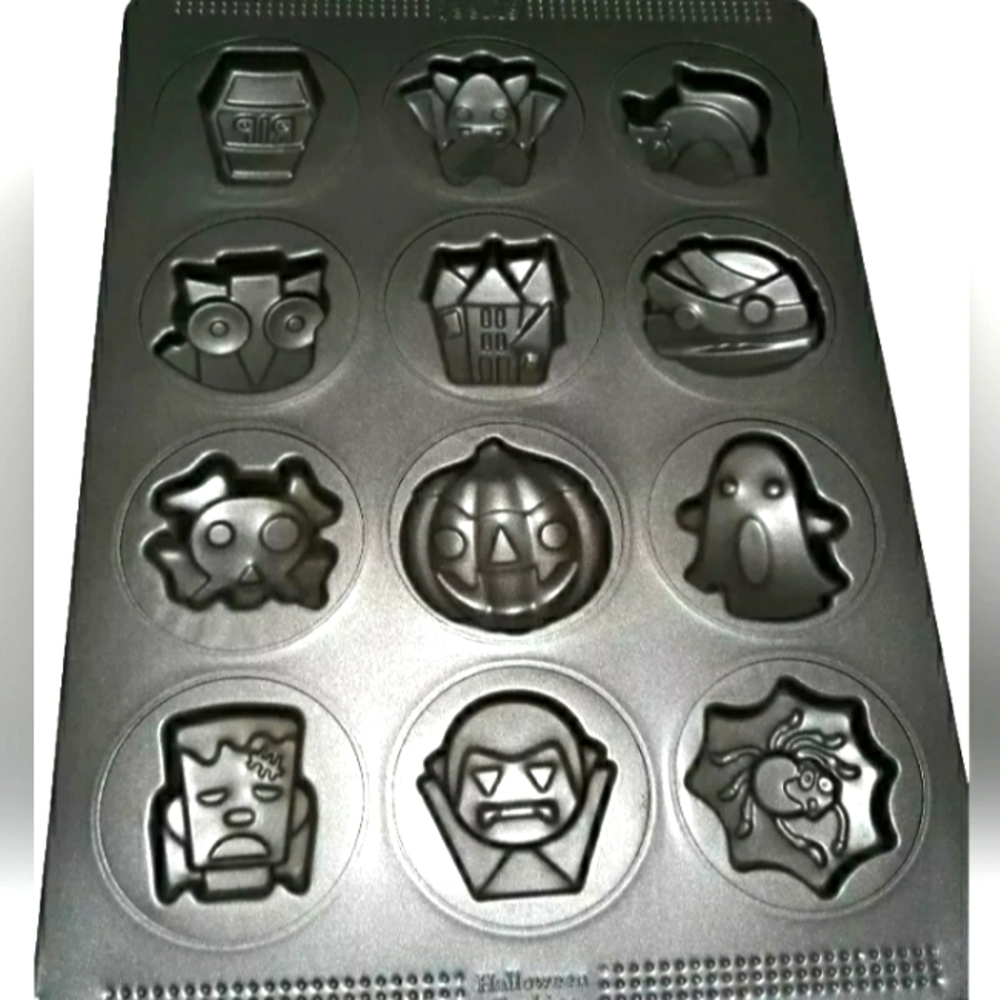 Halloween Cookie Pan 12 Spooky Cookies By Sweet Creations Used Once